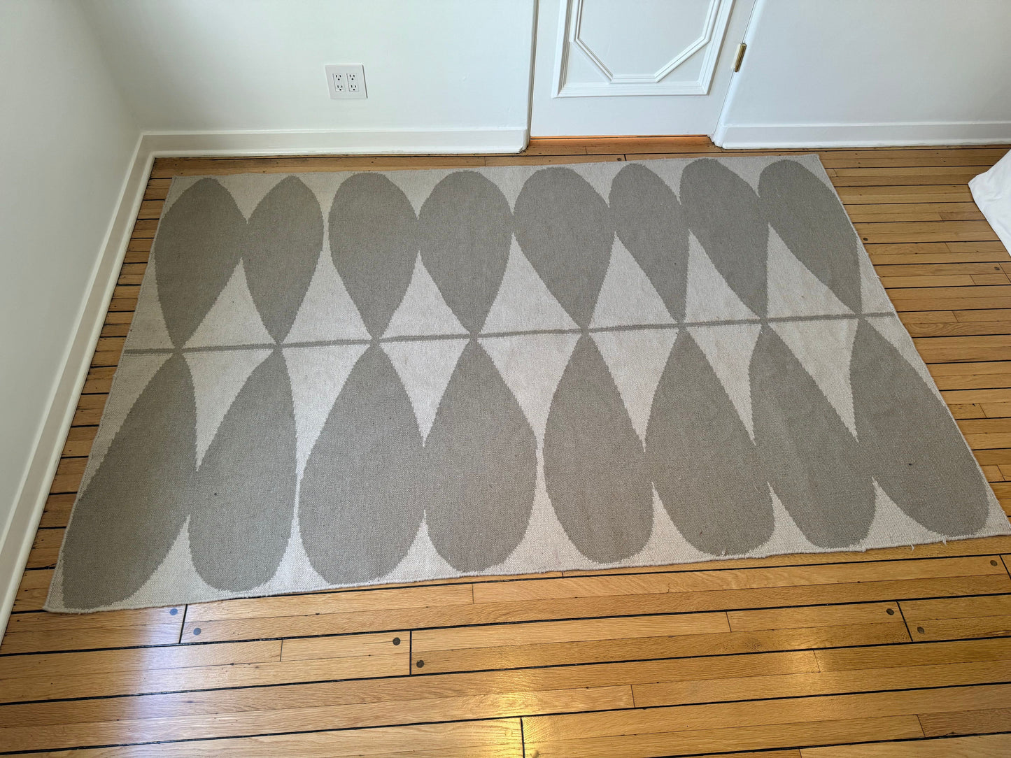 Solid Stem MCM Style Rug