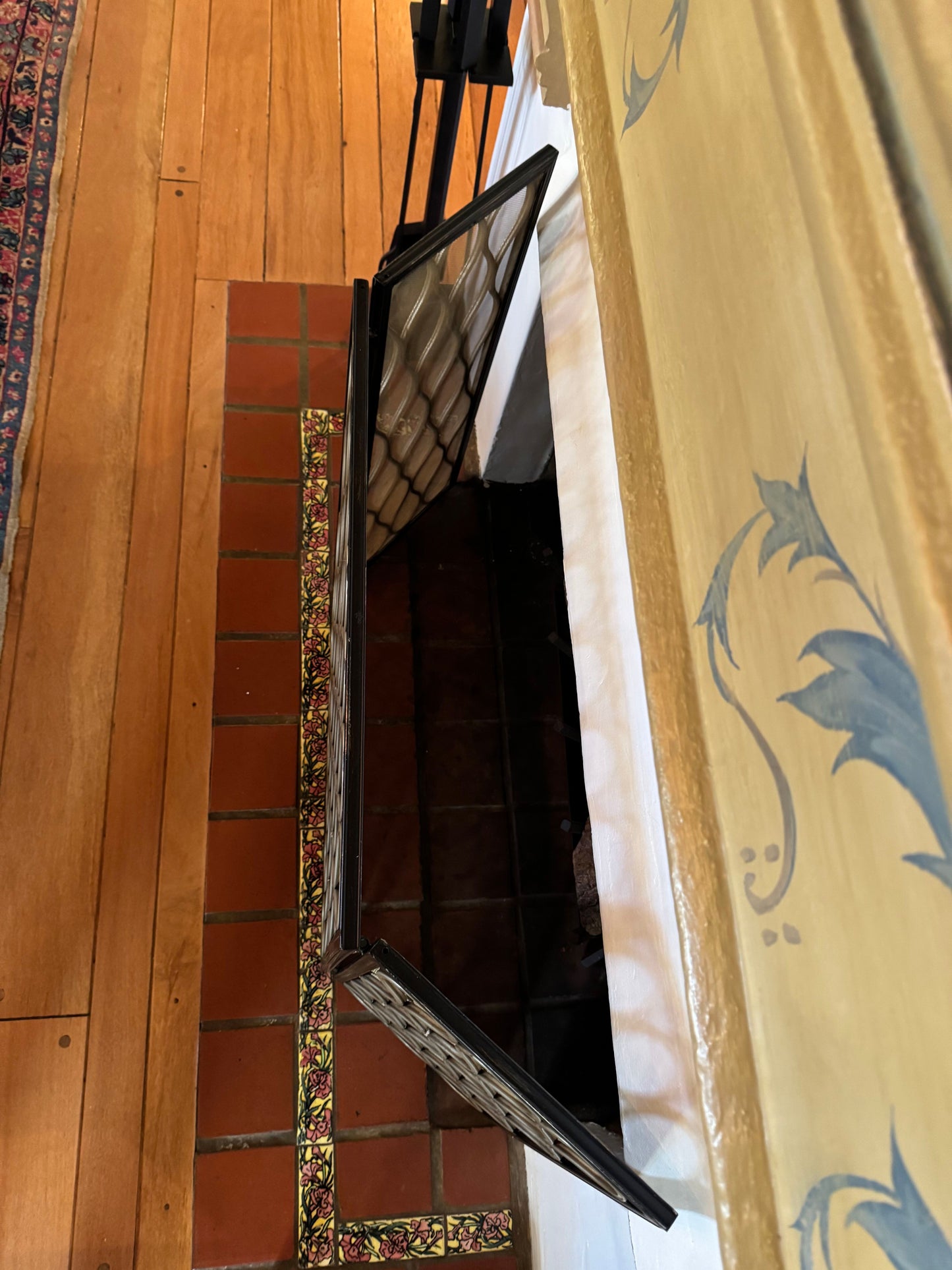 Mesh Fire Screen Mystic Gold with Vintage Finish