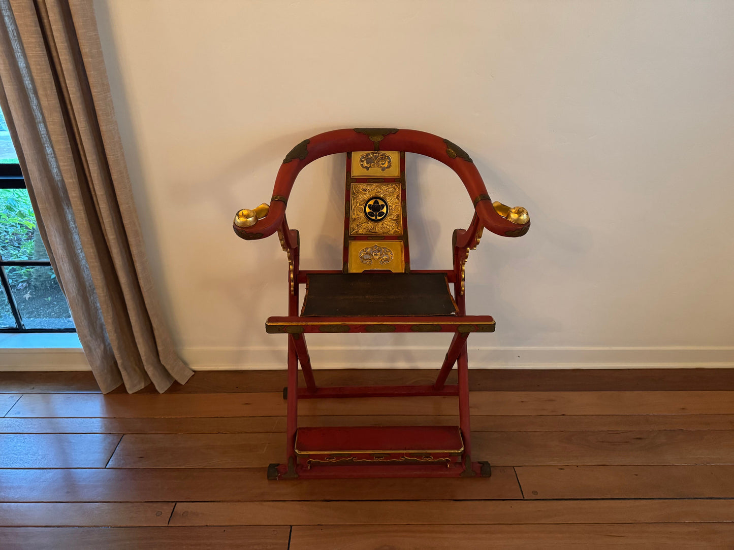 Japanese Horse Shoe Folding Chair