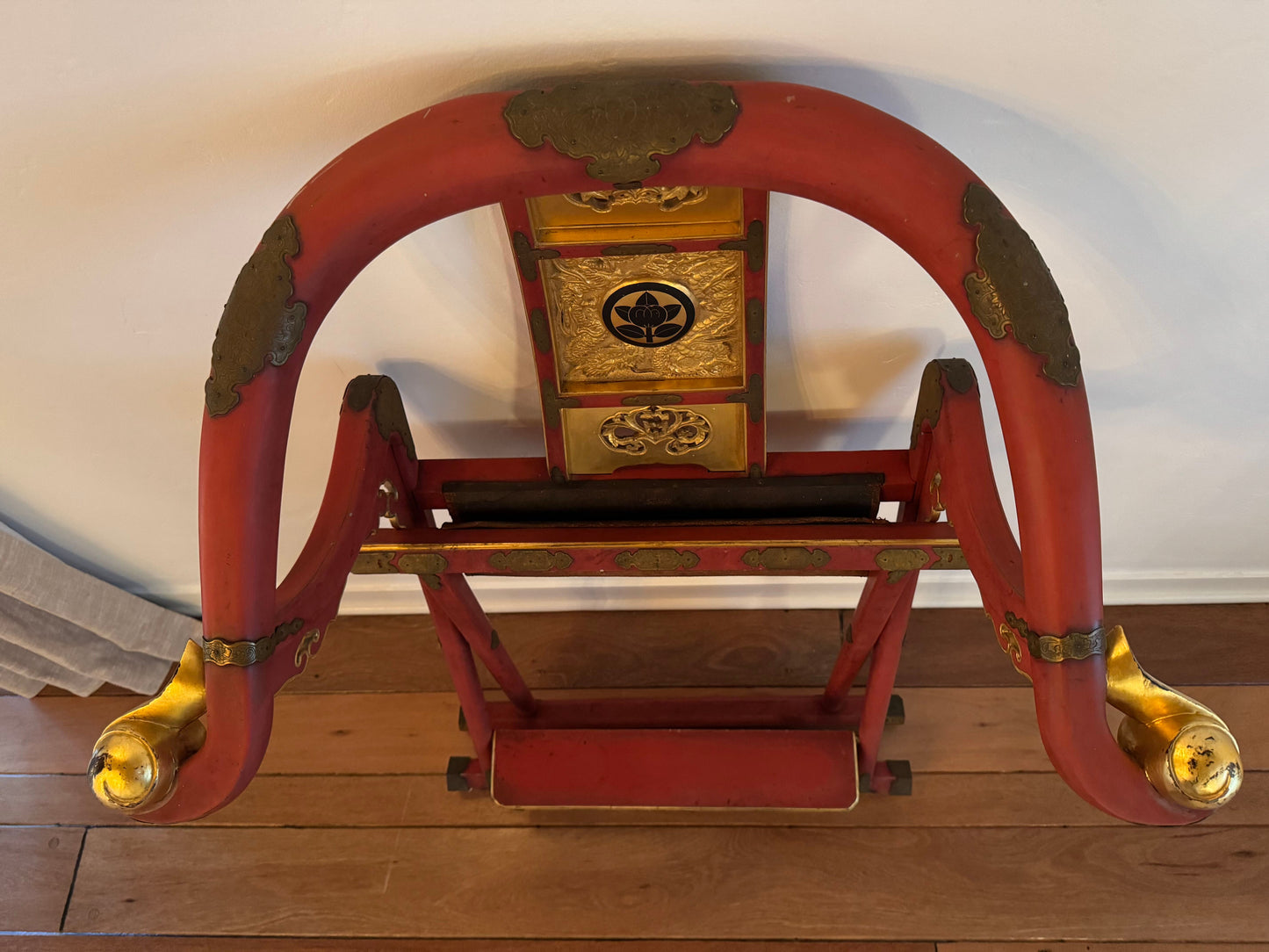 Japanese Horse Shoe Folding Chair