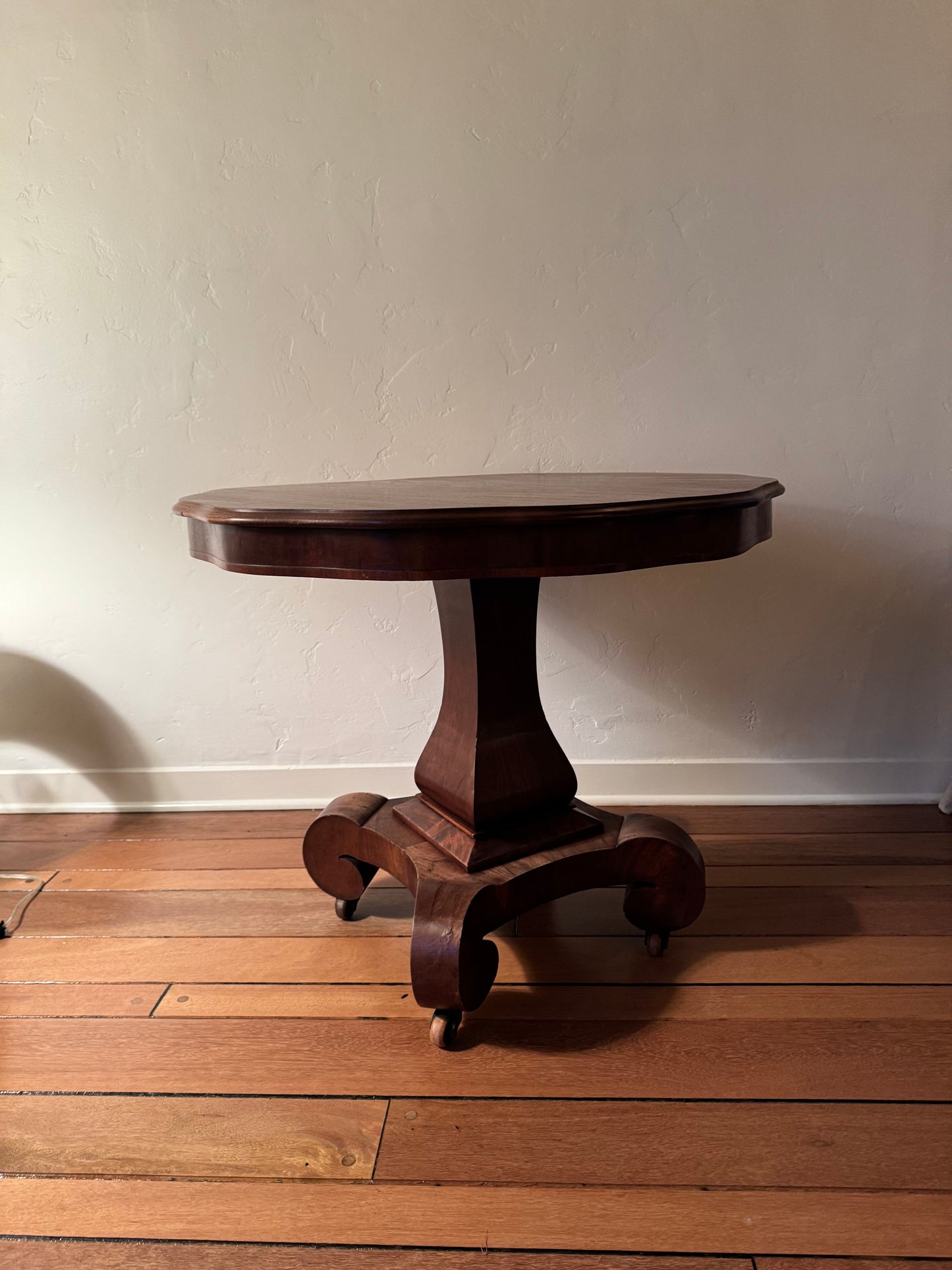 Scalloped Edge Pedestal Table