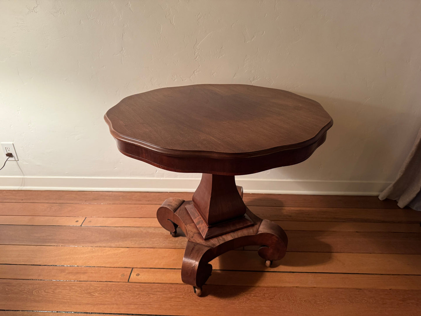 Scalloped Edge Pedestal Table