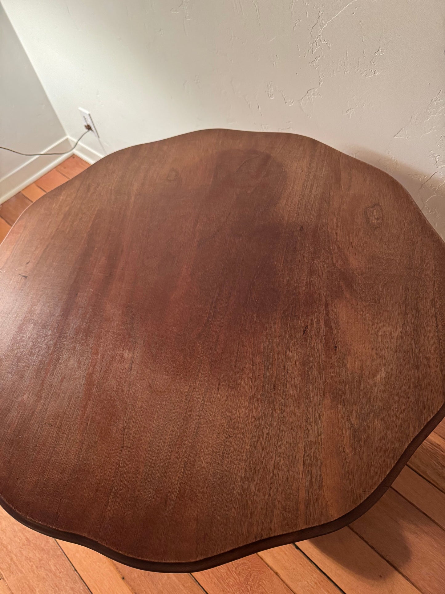 Scalloped Edge Pedestal Table