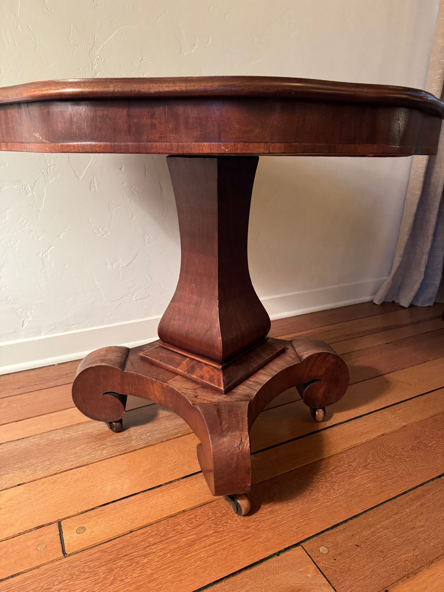 Scalloped Edge Pedestal Table