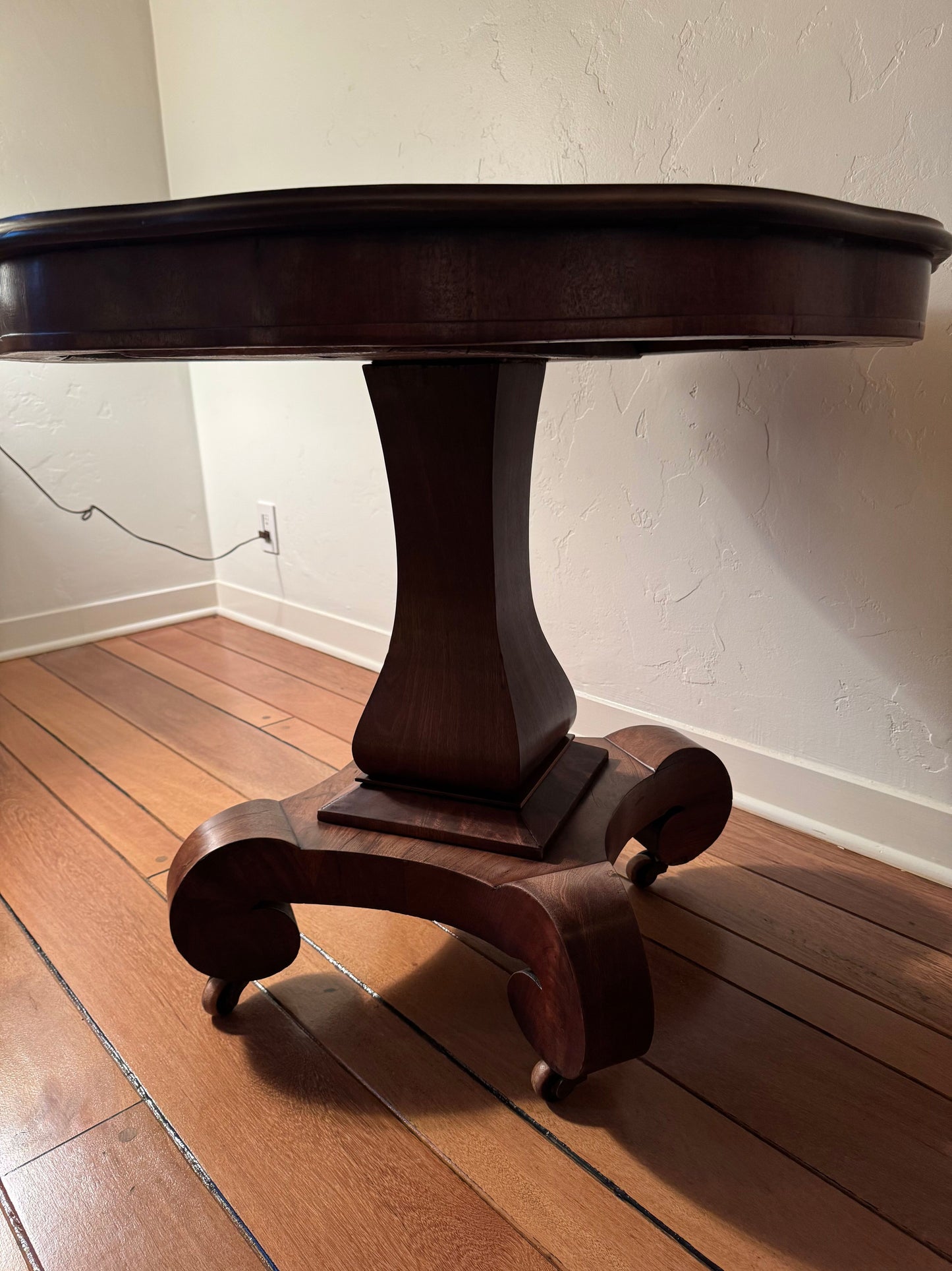 Scalloped Edge Pedestal Table