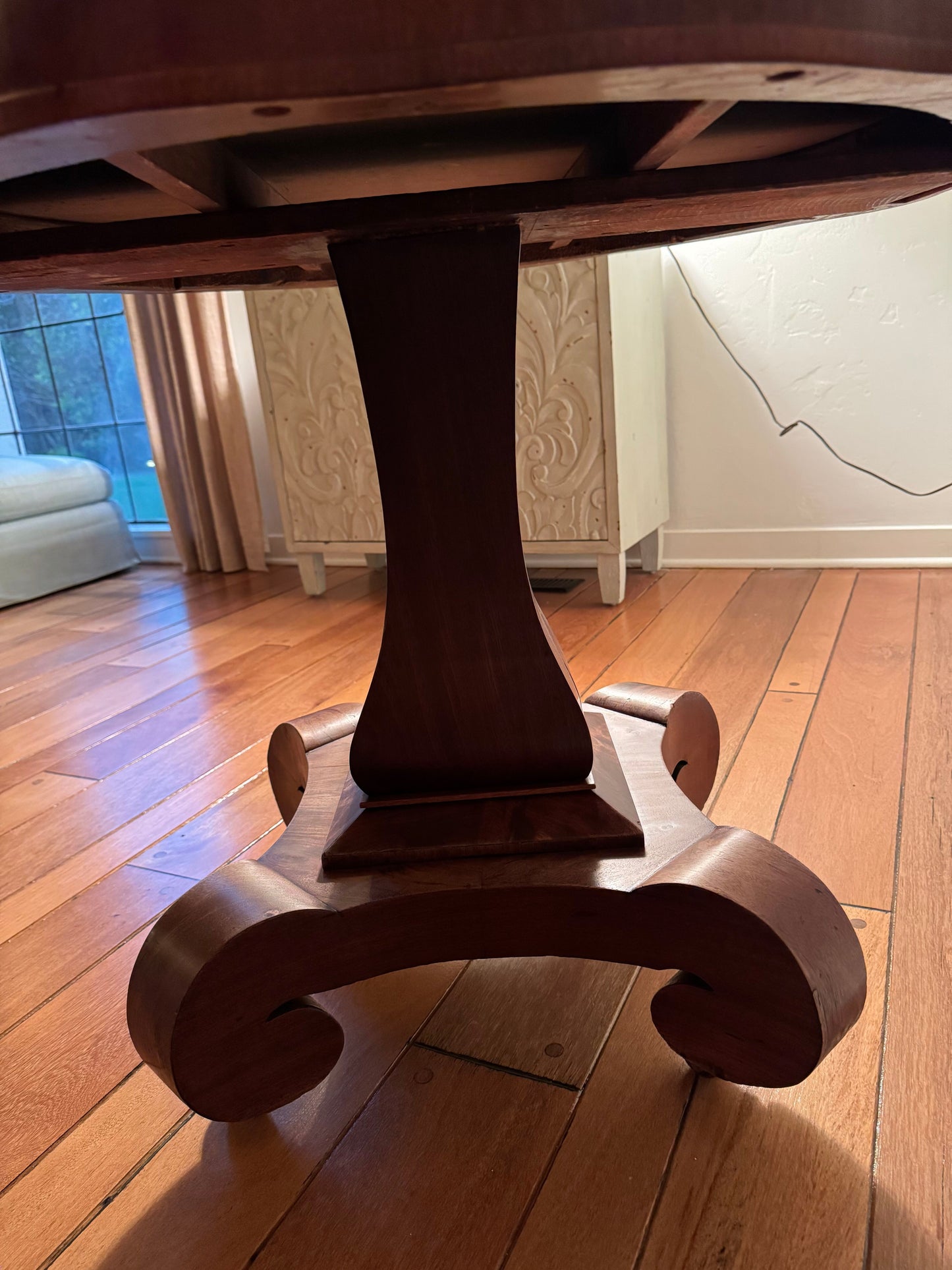 Scalloped Edge Pedestal Table