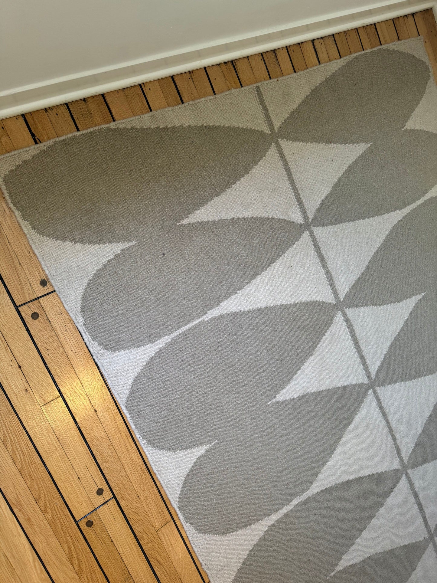 Solid Stem MCM Style Rug