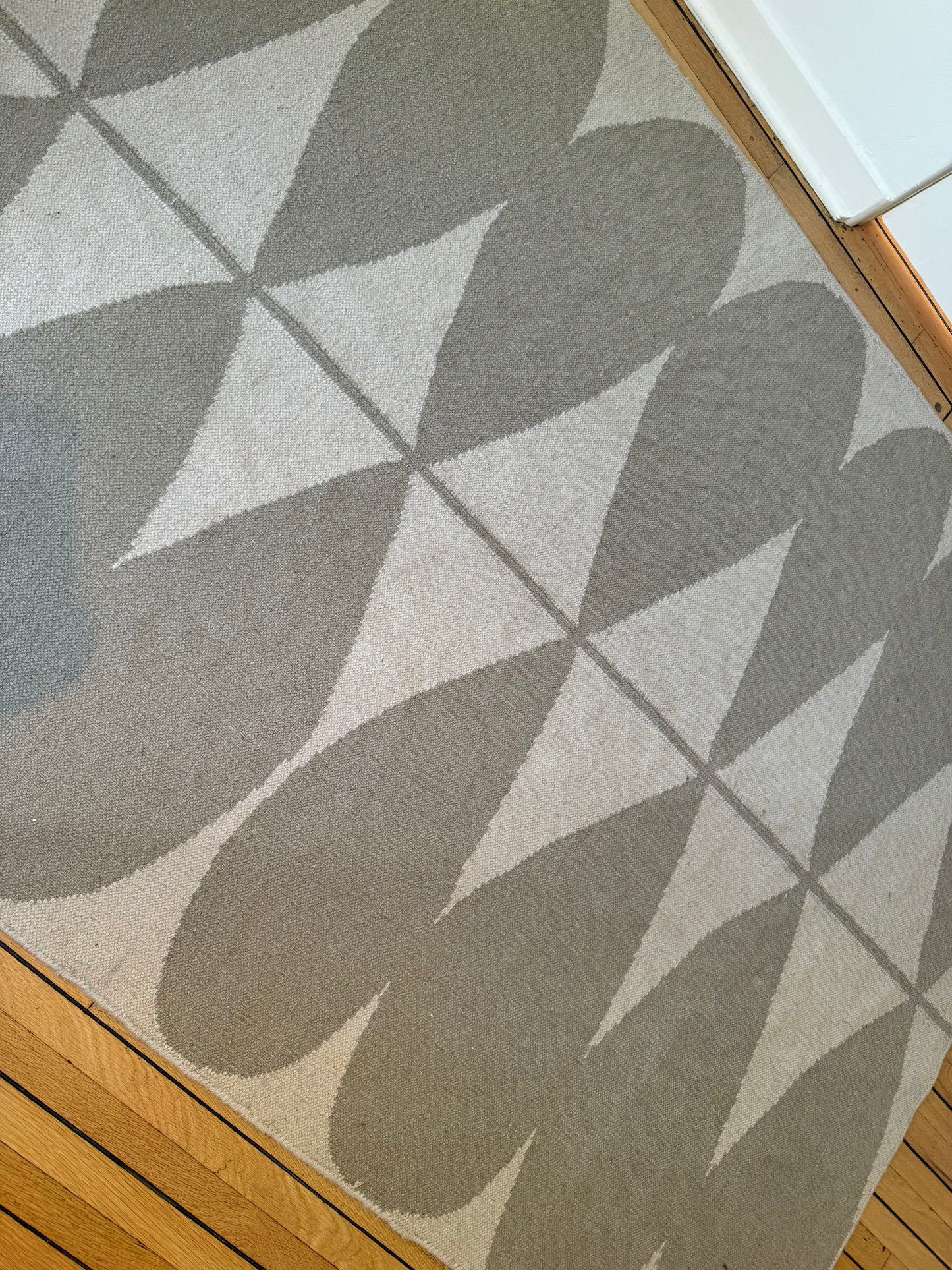 Solid Stem MCM Style Rug